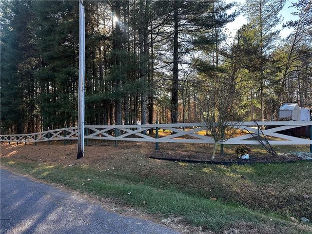 1089 Annie Sophia Lane, Roaring River, NC 28669