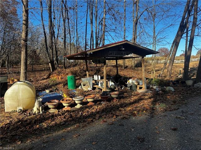 1089 Annie Sophia Lane, Roaring River, NC 28669