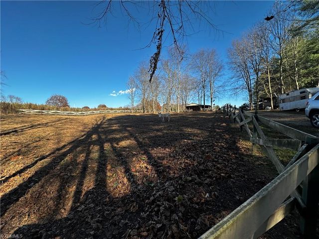 1089 Annie Sophia Lane, Roaring River, NC 28669