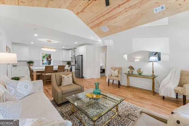 1038 W Atlanta Street SE, Marietta, GA 30060