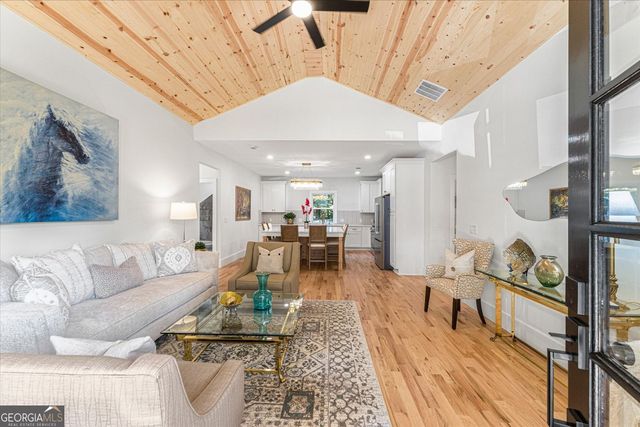 1038 W Atlanta Street SE, Marietta, GA 30060