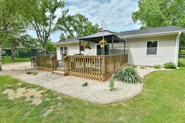 8715 378th AVENUE, Burlington, WI 53105