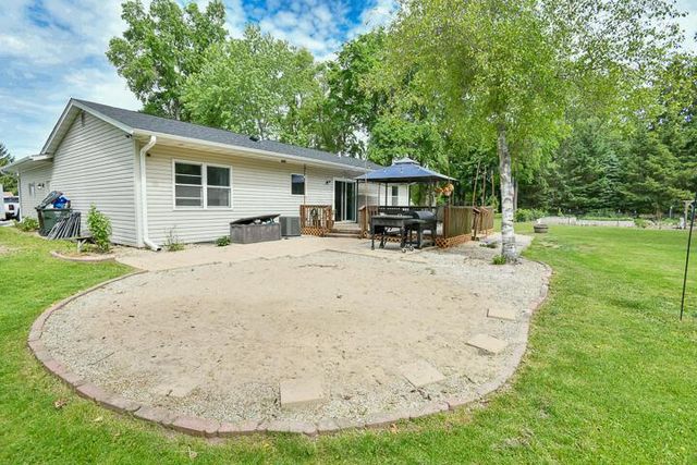 8715 378th AVENUE, Burlington, WI 53105
