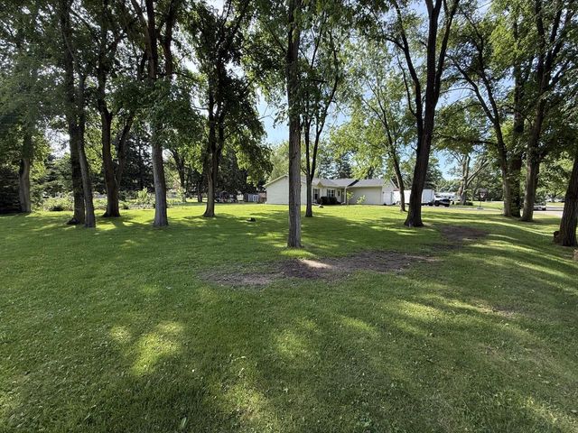 8715 378th AVENUE, Burlington, WI 53105