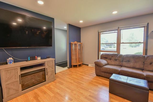8715 378th AVENUE, Burlington, WI 53105