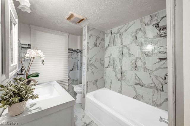 960 Whittier Avenue, Akron, OH 44320