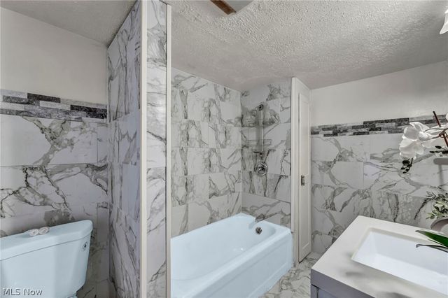 960 Whittier Avenue, Akron, OH 44320