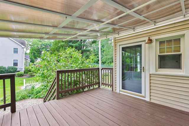 115 Saratoga Ave, Chicopee, MA 01013