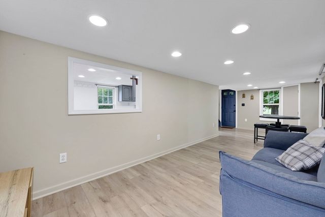 115 Saratoga Ave, Chicopee, MA 01013