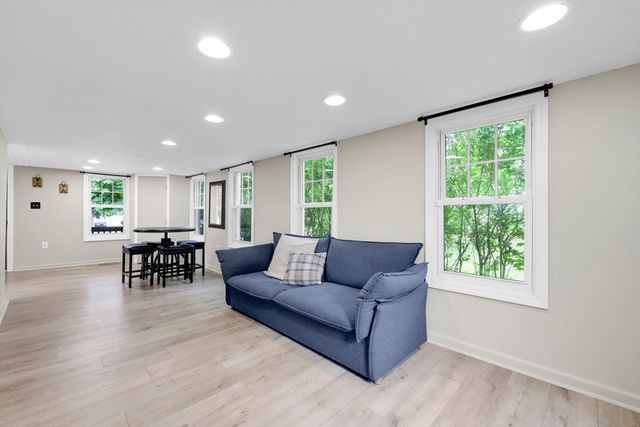 115 Saratoga Ave, Chicopee, MA 01013