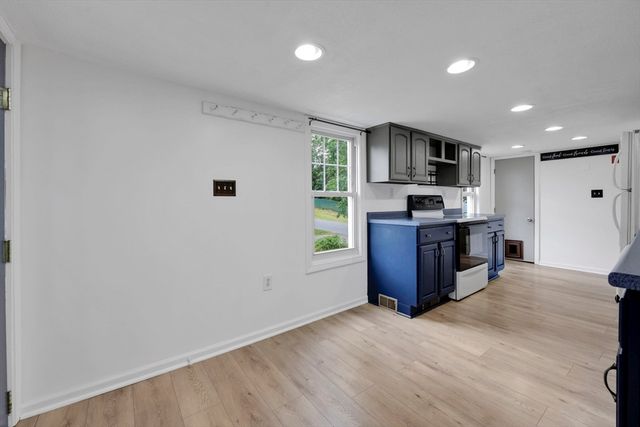 115 Saratoga Ave, Chicopee, MA 01013
