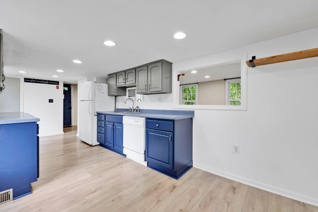 115 Saratoga Ave, Chicopee, MA 01013
