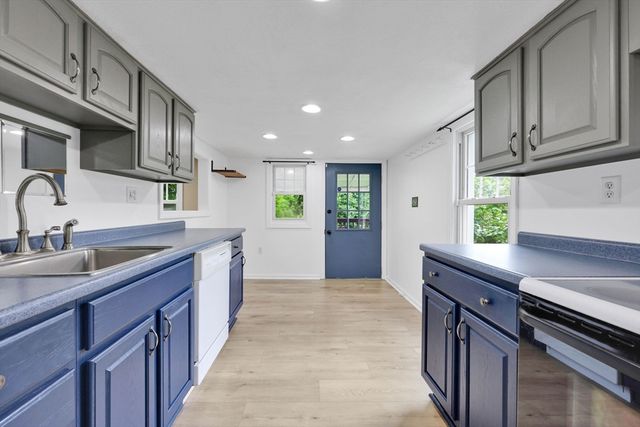 115 Saratoga Ave, Chicopee, MA 01013