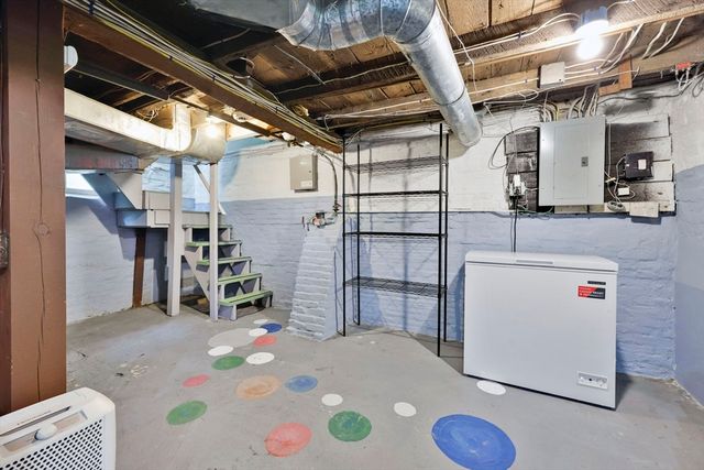 115 Saratoga Ave, Chicopee, MA 01013