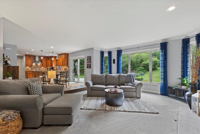 N80W32229 Northbrook COURT, Hartland, WI 53029