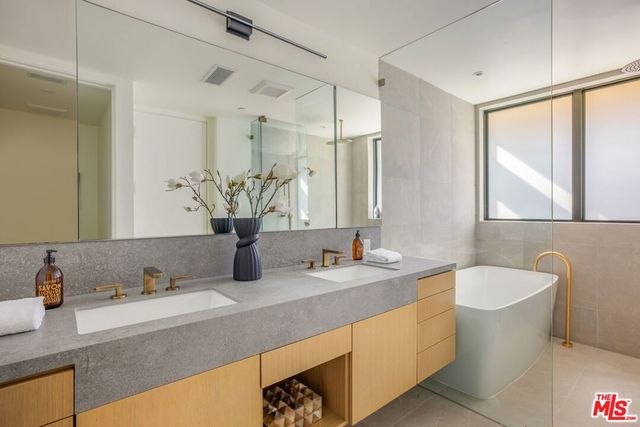 929 Hilldale, West Hollywood, CA 90069