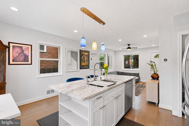 4207 HILDRETH ST SE, Washington, DC 20019