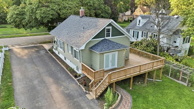810 Wheeler Street, Woodstock, IL 60098