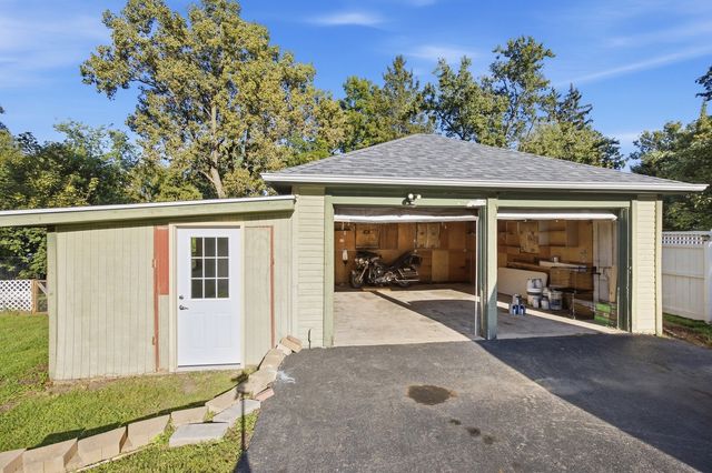 810 Wheeler Street, Woodstock, IL 60098