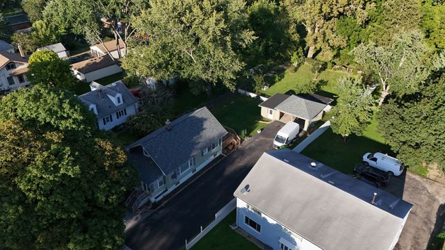 810 Wheeler Street, Woodstock, IL 60098