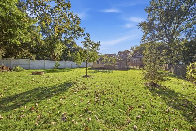 810 Wheeler Street, Woodstock, IL 60098