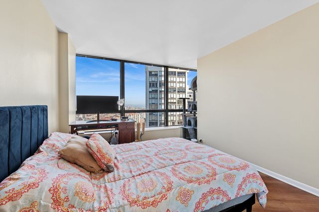 5415 N SHERIDAN Road 3311, Chicago, IL 60640