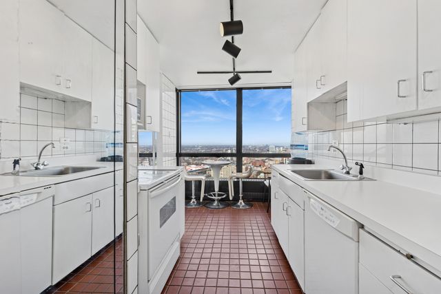 5415 N SHERIDAN Road 3311, Chicago, IL 60640