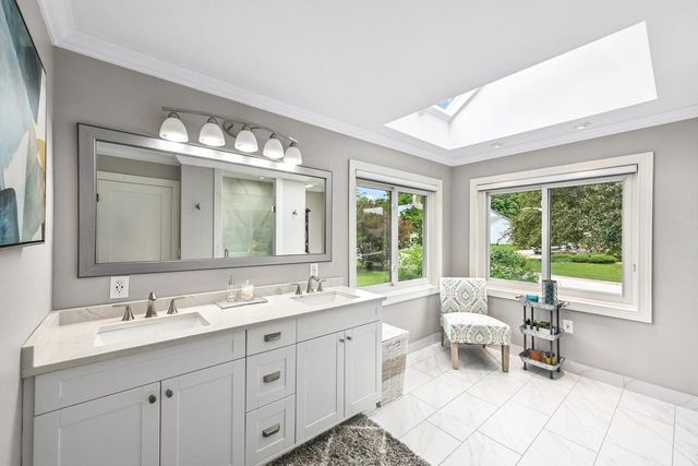 4015 S Wilshire DRIVE, New Berlin, WI 53151