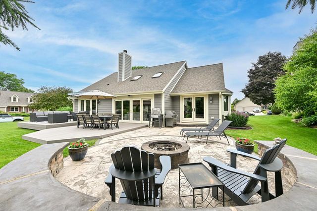 4015 S Wilshire DRIVE, New Berlin, WI 53151