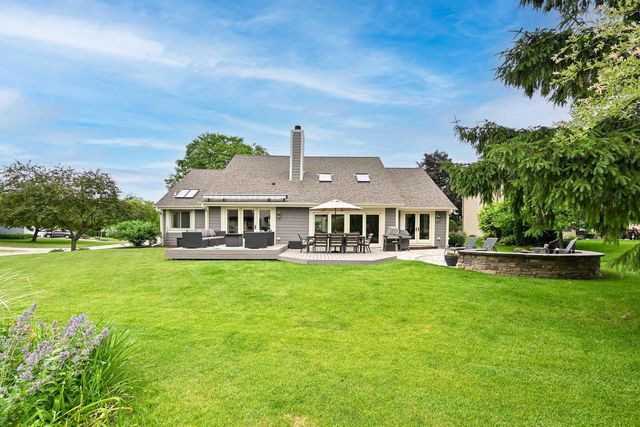 4015 S Wilshire DRIVE, New Berlin, WI 53151