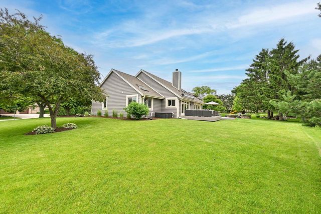 4015 S Wilshire DRIVE, New Berlin, WI 53151