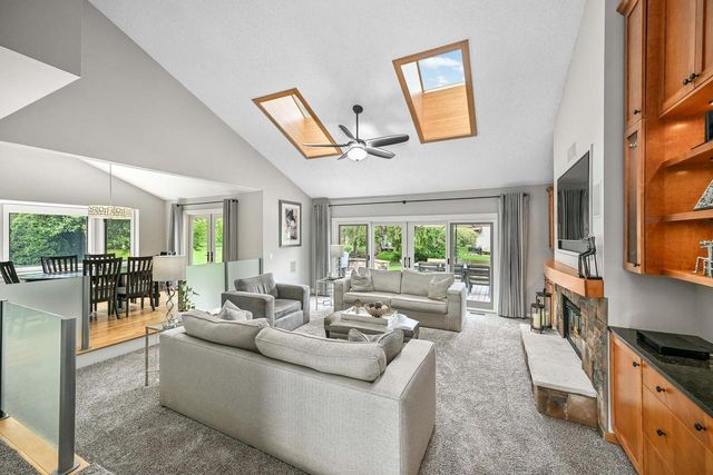 4015 S Wilshire DRIVE, New Berlin, WI 53151
