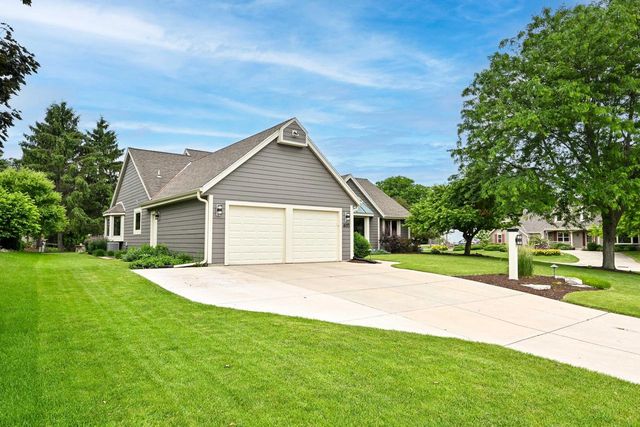 4015 S Wilshire DRIVE, New Berlin, WI 53151