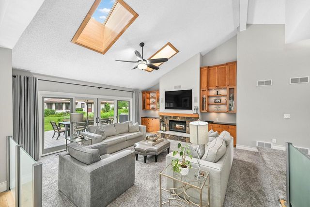 4015 S Wilshire DRIVE, New Berlin, WI 53151