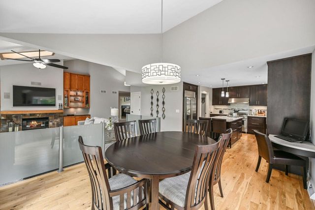 4015 S Wilshire DRIVE, New Berlin, WI 53151