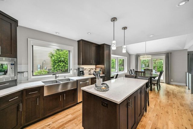 4015 S Wilshire DRIVE, New Berlin, WI 53151