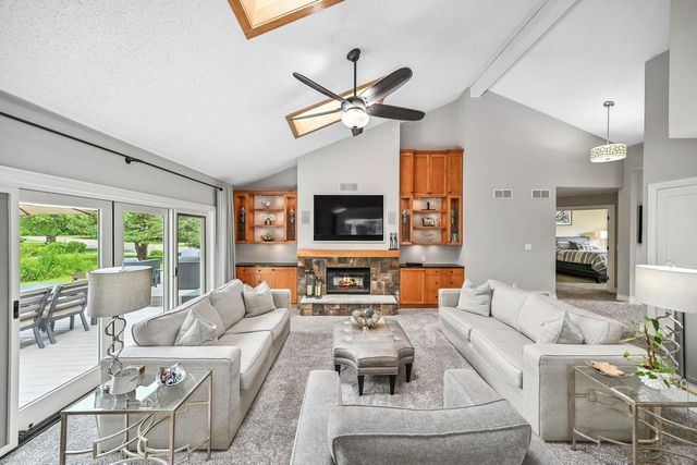 4015 S Wilshire DRIVE, New Berlin, WI 53151