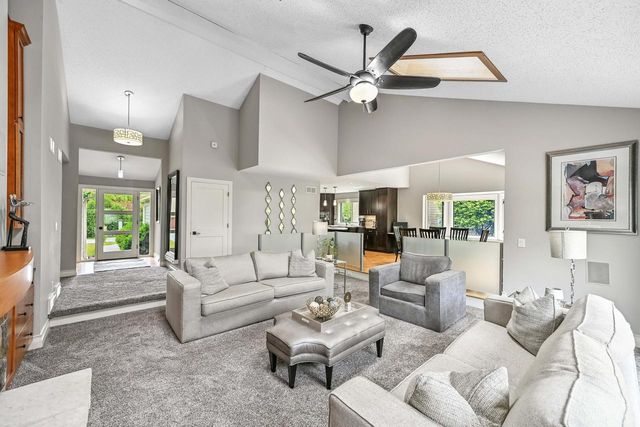 4015 S Wilshire DRIVE, New Berlin, WI 53151