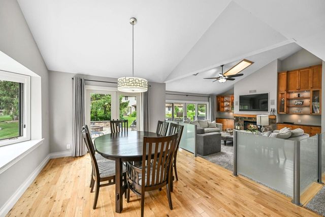 4015 S Wilshire DRIVE, New Berlin, WI 53151