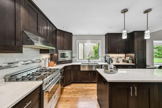 4015 S Wilshire DRIVE, New Berlin, WI 53151
