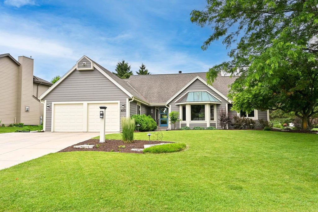 4015 S Wilshire DRIVE, New Berlin, WI 53151