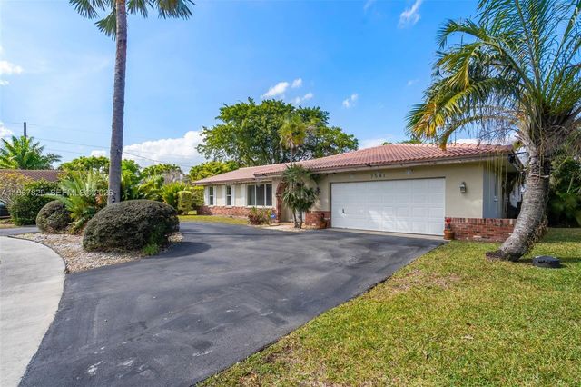 7541 SW 9th St, Plantation, FL 33317