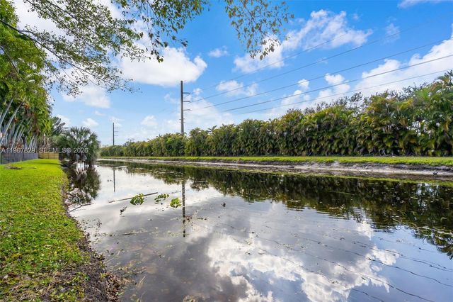 7541 SW 9th St, Plantation, FL 33317