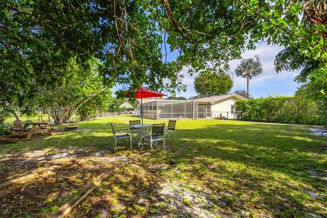 7541 SW 9th St, Plantation, FL 33317