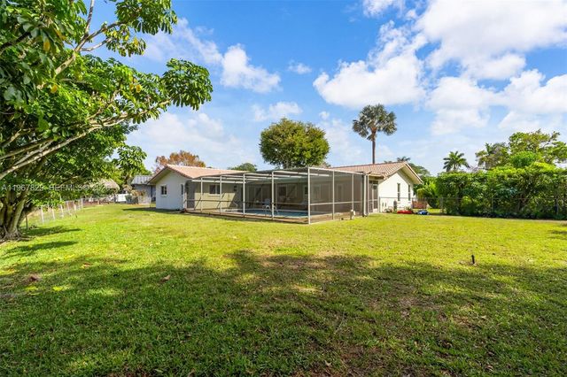 7541 SW 9th St, Plantation, FL 33317