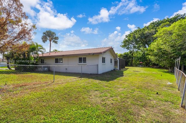 7541 SW 9th St, Plantation, FL 33317