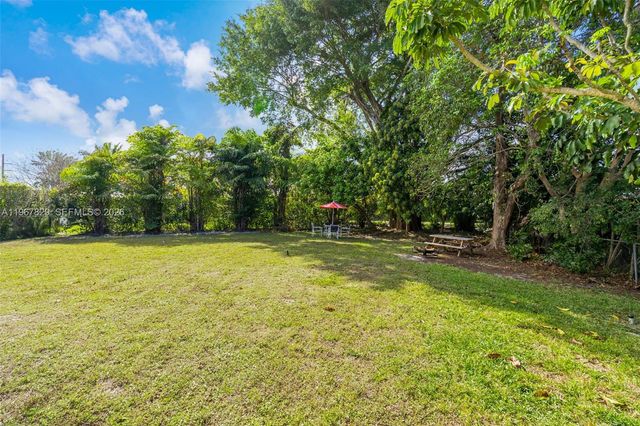 7541 SW 9th St, Plantation, FL 33317