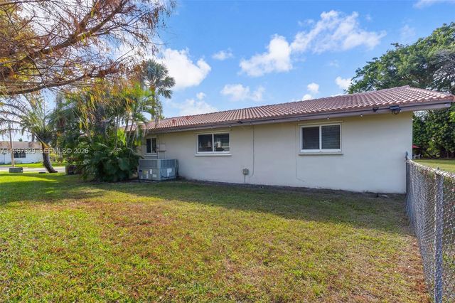 7541 SW 9th St, Plantation, FL 33317