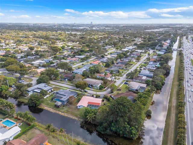 7541 SW 9th St, Plantation, FL 33317