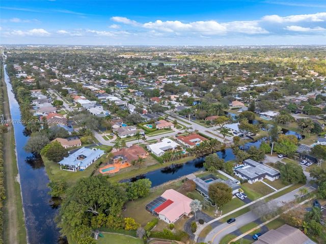 7541 SW 9th St, Plantation, FL 33317